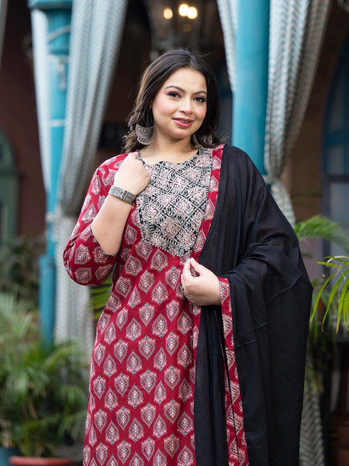 Women Plus Size Red Pure Cotton Kurta Set With Dupatta